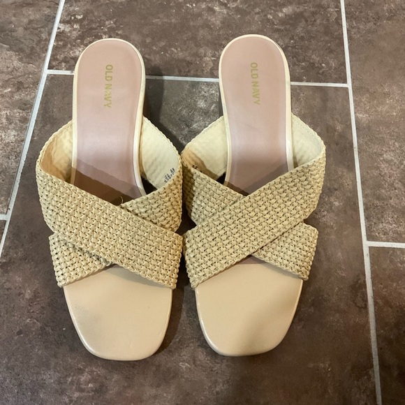 Old Navy Straw Woven Heeled Sandals Size 9 - Picture 1 of 3